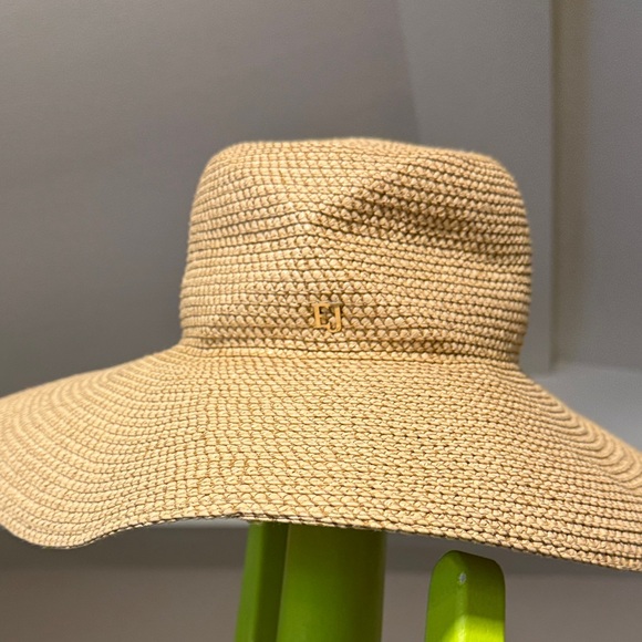SOLD Eric Javits Woven Tan Sun Hat - Picture 1 of 7